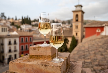 Giá rượu vang Tây Ban Nha nhập khẩu hiện nay