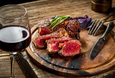 Vang Cho Những Buổi Tiệc BBQ: Kết Hợp Hoàn Hảo Với Món Nướng