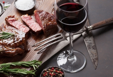 Mua rượu vang đỏ ở đâu TPHCM? Tân Phát – Cửa hàng rượu vang tại TP HCM